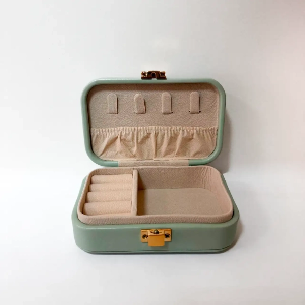 Скринька для прикрас “Soft Shine” 12×7.5×4 см, м’ятна, Декор - фото №2