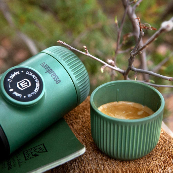 Портативна еспресо-кавоварка Wacaco Nanopresso зелена з чохлом - фото №4