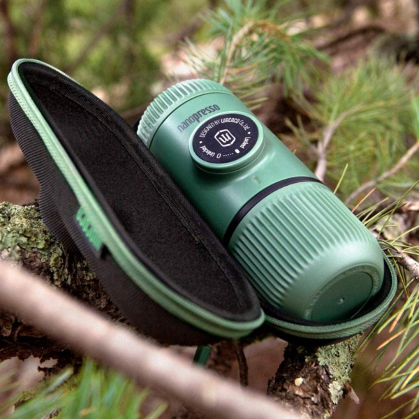 Портативна еспресо-кавоварка Wacaco Nanopresso зелена з чохлом - фото №5