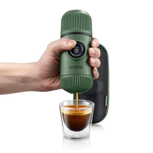 Портативна еспресо-кавоварка Wacaco Nanopresso зелена з чохлом - фото №2