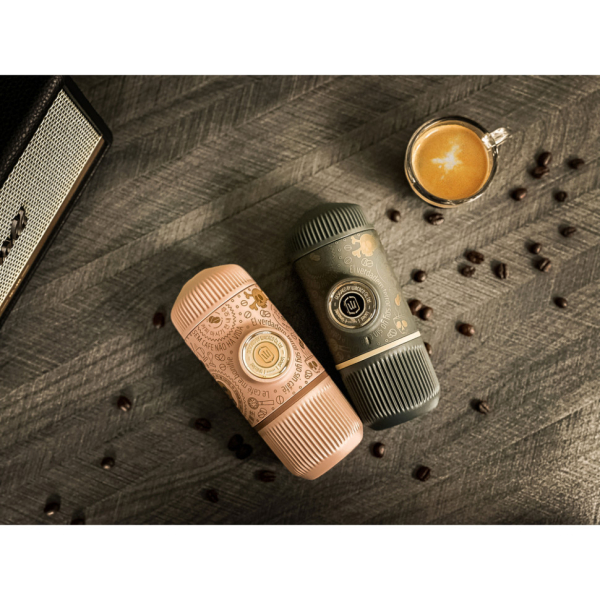 Портативна еспресо-кавоварка Wacaco Nanopresso темно-сіра з чохлом - фото №6