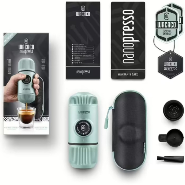 Портативна еспресо-кавоварка Wacaco Nanopresso блакитна з чохлом - фото №2