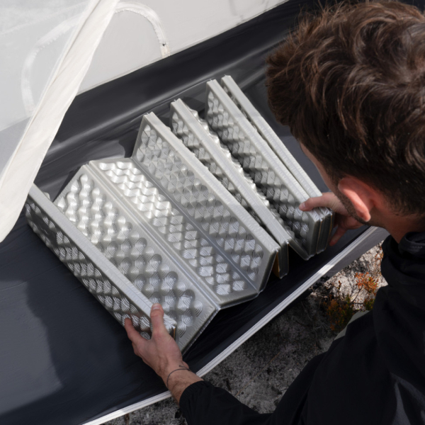 Килимок складний IXPE Naturehike CNK2550WS030, алюмінієва плівка, 18 мм, оливковий-зелений - фото №11