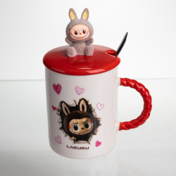 Кубок порцелянова з кришкою і ложкою Labubu 400 (мл) подарункова кружка прикольна чашка для дітей на подарунок Червоний FM-35D