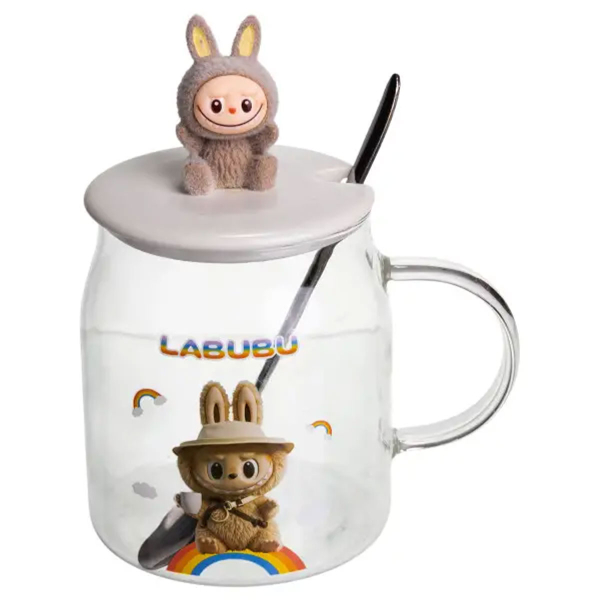Новорічна велика скляна чашка "Лабубу" з кришкою та ложкою 600 мл, Святкова кружка чашка для дітей на подарунок Коричневий FM-56C - фото №5