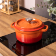 Каструля чавунна емальована 2 л з кришкою Ø20 см Помаранчева HP-1-2O - фото №5