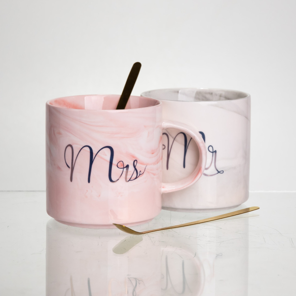 Набір парних порцелянових чашок Mr&Mis 2 (шт) по 400 (мл) чашки на подарунок з ложкою FM-28 - фото №5