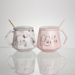 Набір парних порцелянових чашок Queen&King 2 (шт) по 400 (мл) чашки на подарунок із кришкою і ложкою Рожевий з блакитним FM-31