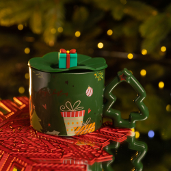 Новорічна порцелянова чашка «Святкові подарунки» з кришкою 400 мл Yiwu FM-CS-18GR