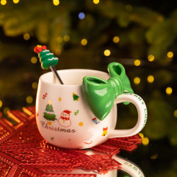 Новогодняя фарфоровая чашка с ложкой Merry Christmas 400 (мл) Зеленый Yiwu FM-CS-19B